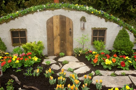Picture of hobbit house from 2014 garden show Picture of hobbit house from 2014 garden show