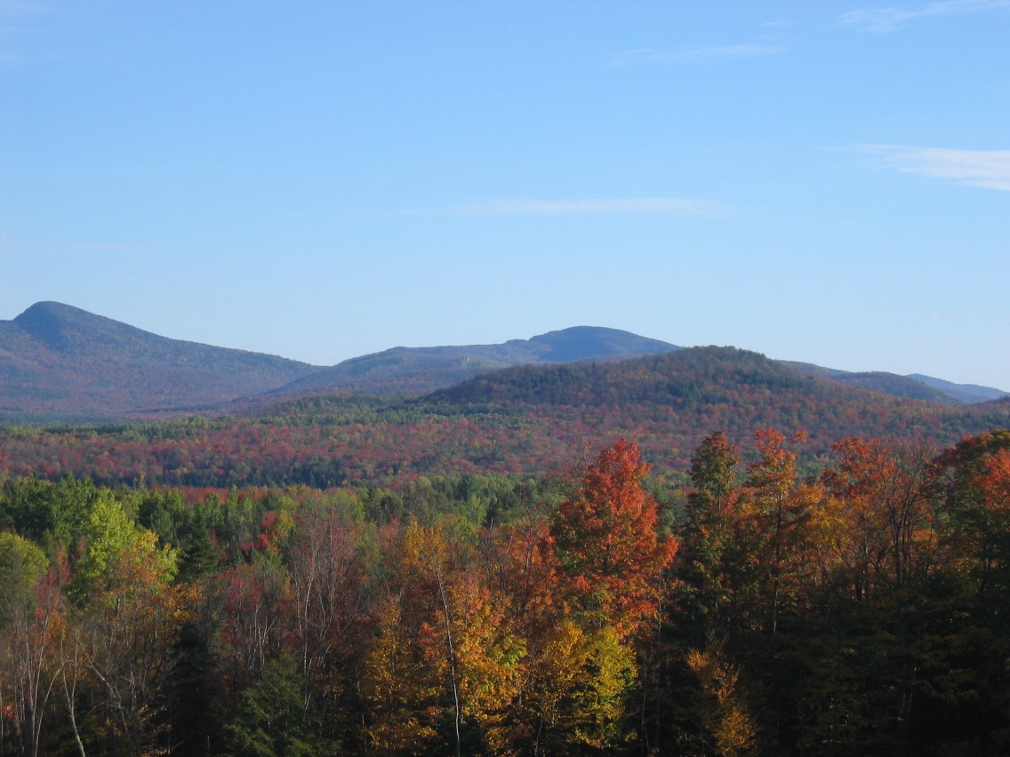 Photo of autumn and mountain scenery Photo of autumn and mountain scenery